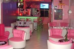 Хостел Wild & Wandering Backpacker Hostel & Bar Хостел Wild & Wandering Backpacker Hostel & Bar