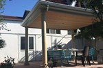 Апартаменты Holiday Home on 8 Mart Street Апартаменты Holiday Home on 8 Mart Street