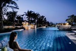 Отель The Ritz-Carlton Jakarta, Mega Kuningan Отель The Ritz-Carlton Jakarta, Mega Kuningan