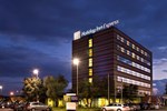 Отель Holiday Inn Express Langhe Cherasco Отель Holiday Inn Express Langhe Cherasco