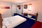 Отель Travelodge Edinburgh Airport Отель Travelodge Edinburgh Airport