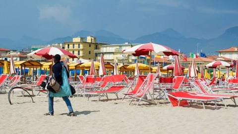 Итальянские пляжи очистят от торговцев-нелегалов