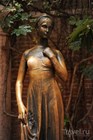 Статуя Джульетты у дома Капулетти