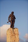 Памятник Эрнесто Че Геваре на могиле в Санта-Кларе