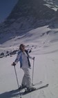 Соня впервые встает на лыжи. Мобилография.
