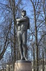 Памятник основателю российского театра Волкову
