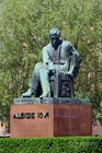 Памятник писателю Алексису Киви