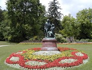 Памятник Ланнеру и Штраусу в парке