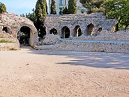 Руины амфитеатра на холме Симиез