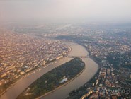Будапешт с высоты птичьего полета: слева - Пешт, справа  - Буда, в центре остров Маргит