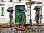 Скульптура "Женщины под дождём"