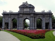 Ворота  Пуэрта-де-Алькала в Мадриде