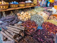 Специи на традиционном рынке в Дейре