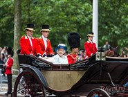 Королева Елизавета II на параде 14 июня 2014