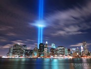 Световые лучи на месте Всемирного торгового центра, разрушенного 11 сентября 2001