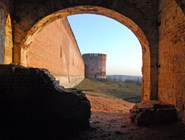 Смоленская крепостная стена, вид на башню Орел