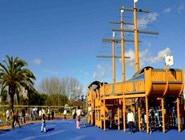 Детская площадка в парке Parque de Poniente
