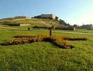 Вид на замок Castillo Sohail в Фуэнхироле