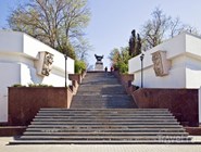 Лестница к монументу