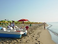 Зонтики от солнца  на пляже Metaponto