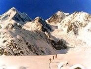 Белуха - вид с Катунского ледника на южные склоны горы