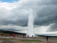 Слово «гейзер» исландское и дословно переводится как «извергающий», «бьющий струей». // фото автора