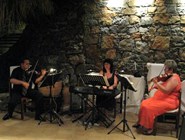 Живая музыка в ресторане "Мирабелло" отеля Elounda Village