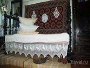 Кровать невелика по размеру - но и казаки были невысоки по сегодняшним меркам