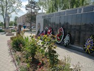Военный мемориал в центре Старотитаровской