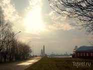 Вид на деревянный маяк Кронштадта осенью 