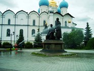Мытье памятника в Казанском кремле