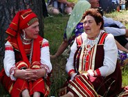 Женщины в татарских костюмах