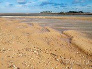 Песчано-ракушечный пляж, Норфолк, Англия