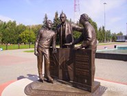 Памятник основоположникам хоккея в Воскресенске