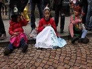 Дети в ожидании шествия