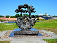 Новгород. Скульптура на набережной