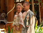 Новобрачные после венчания в отеле Santhiya Resort and Spa Koh Phangan