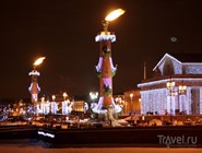Ростральные колонны в новогоднюю ночь
