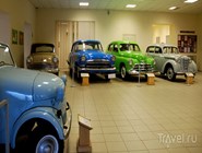 Музей автостарины. Зал легковых автомобилей 50-х годов