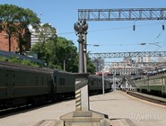 Транссиб: километровый столб на железнодорожном вокзале Владивостока