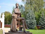 Памятник Д. В. Веневитинову в усадьбе