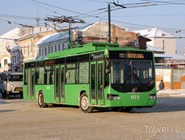 Новый зеленый низкопольный троллейбус