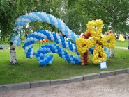 Композиция из воздушных шаров в честь Дня города