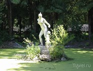 Скульптура в Приморском парке Гагры