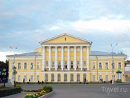 Историческое здание теперь занимает суд Костромы
