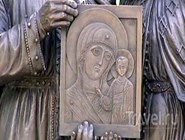 Икона на памятнике Петру и Февронии Муромским