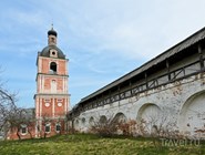 Стена и колокольня Горицкого монастыря