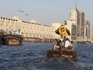 Традиционная арабская лодка в Дубайском заливе
