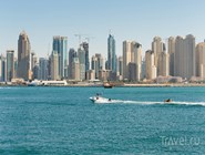 Вид на район Дубай-Марина с залива