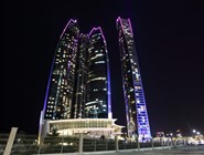 Ночная иллюминация Etihad Towers